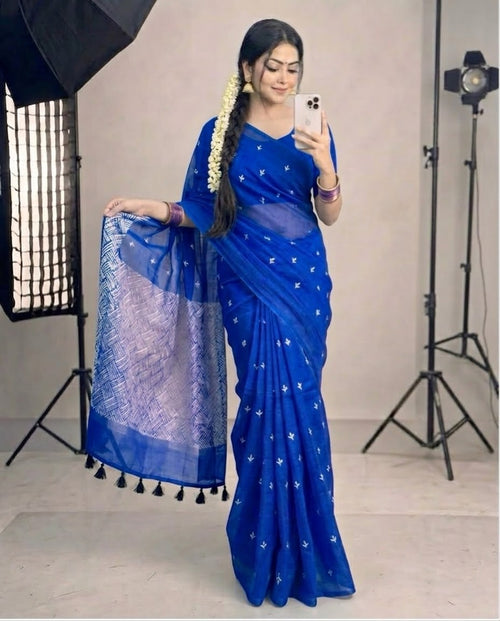 নীল কালার চুনা প্রিন্ট শাড়ি—হাফ সিল্ক (ব্লাউজ পিস থাকবে না)