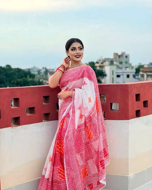 সাদা শাড়ি লাল পাড় —গামছা চেক স্কিন প্রিন্ট শাড়ি।