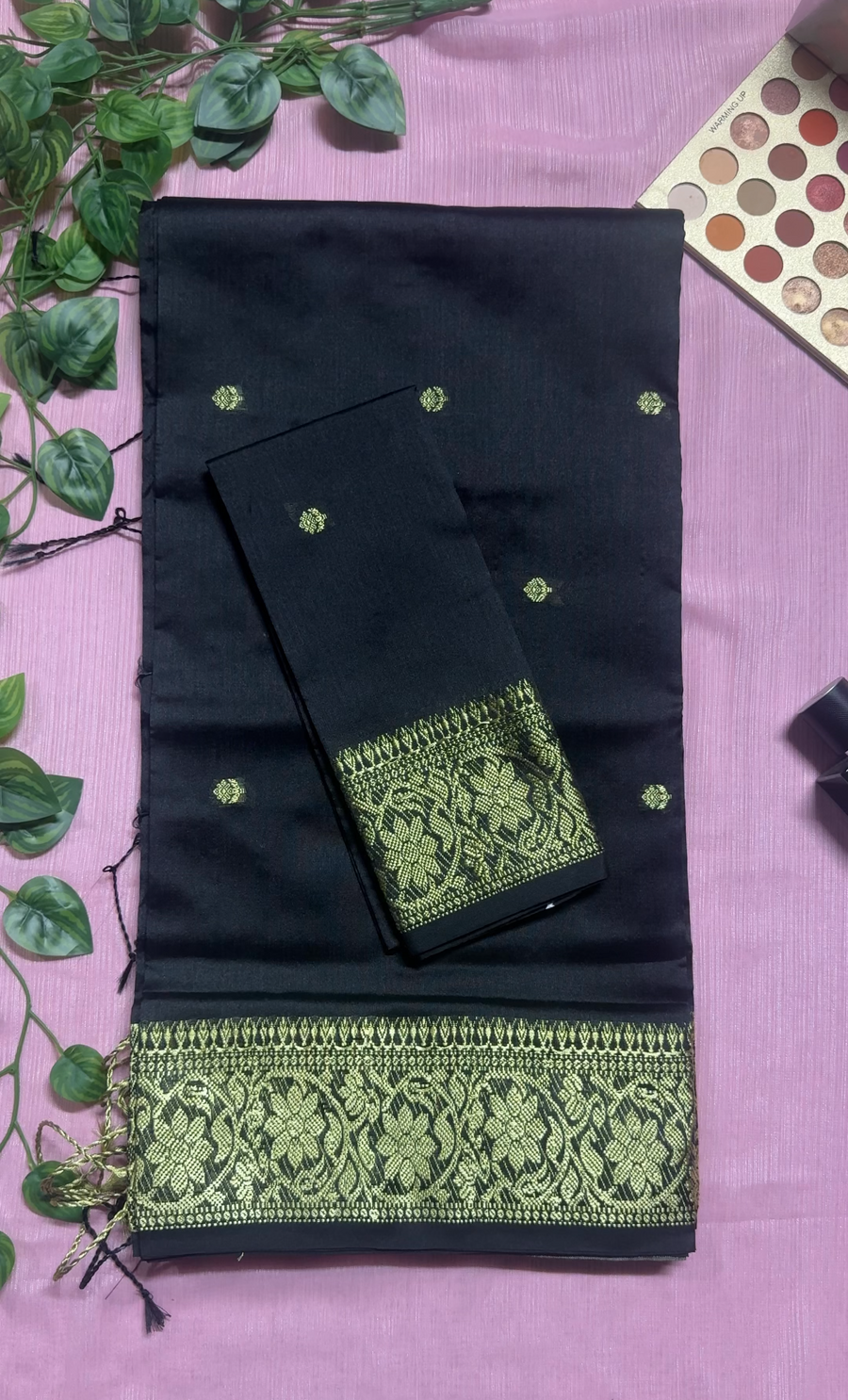 টাঙ্গাইল নকশী পাড় শাড়ি — কালো