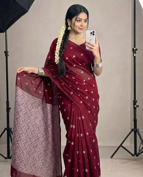 খয়েরি কালার চুনা প্রিন্ট শাড়ি—হাফ সিল্ক (ব্লাউজ পিস থাকবে না)