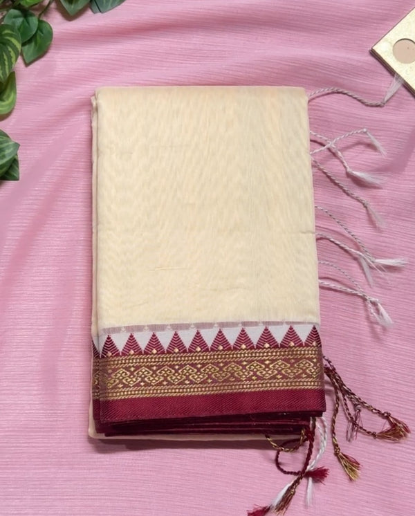আভিজাত্যপূর্ণ নকশী পাড় শাড়ি