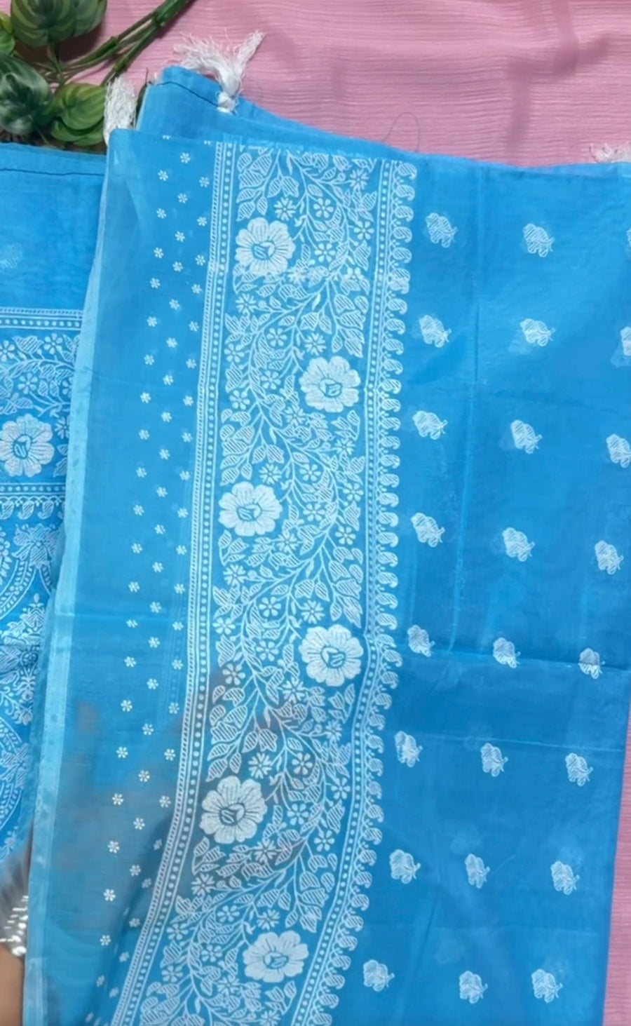আকাশি ফ্লোরাল চুনা ছাপা শাড়ি—হাফ সিল্ক (ব্লাউজ পিস থাকবে না)