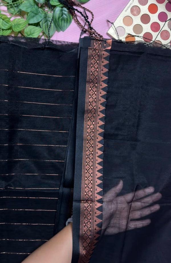 অভিজাতপূর্ণ নকশী পাড় হাফ সিল্ক শাড়ি—কালো