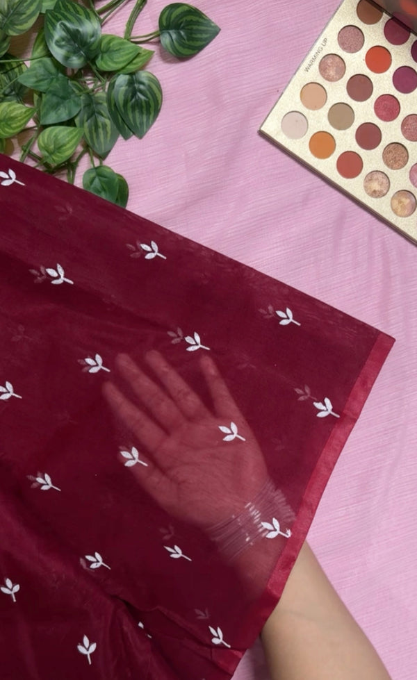 খয়েরি কালার চুনা প্রিন্ট শাড়ি—হাফ সিল্ক (ব্লাউজ পিস থাকবে না)
