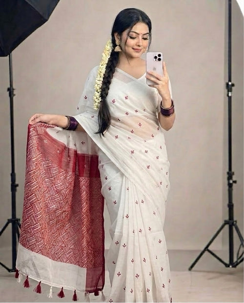 সাদা-লাল চুনা প্রিন্ট শাড়ি—হাফ সিল্ক (ব্লাউজ পিস থাকবে না)