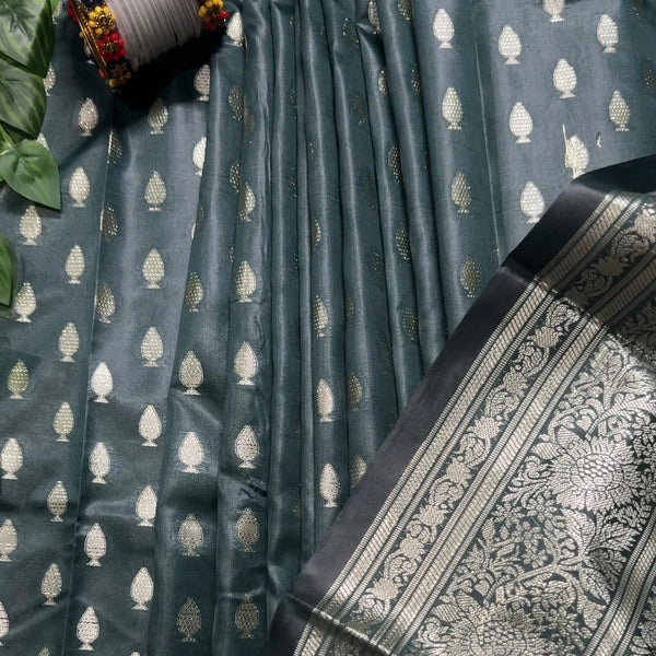 সিল্ক কাতান শাড়ি — পরিমনি স্টাইল